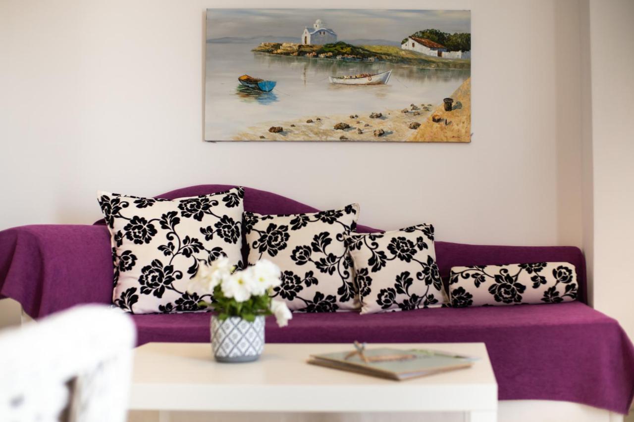 Maestralia Apartment Скирос Екстериор снимка