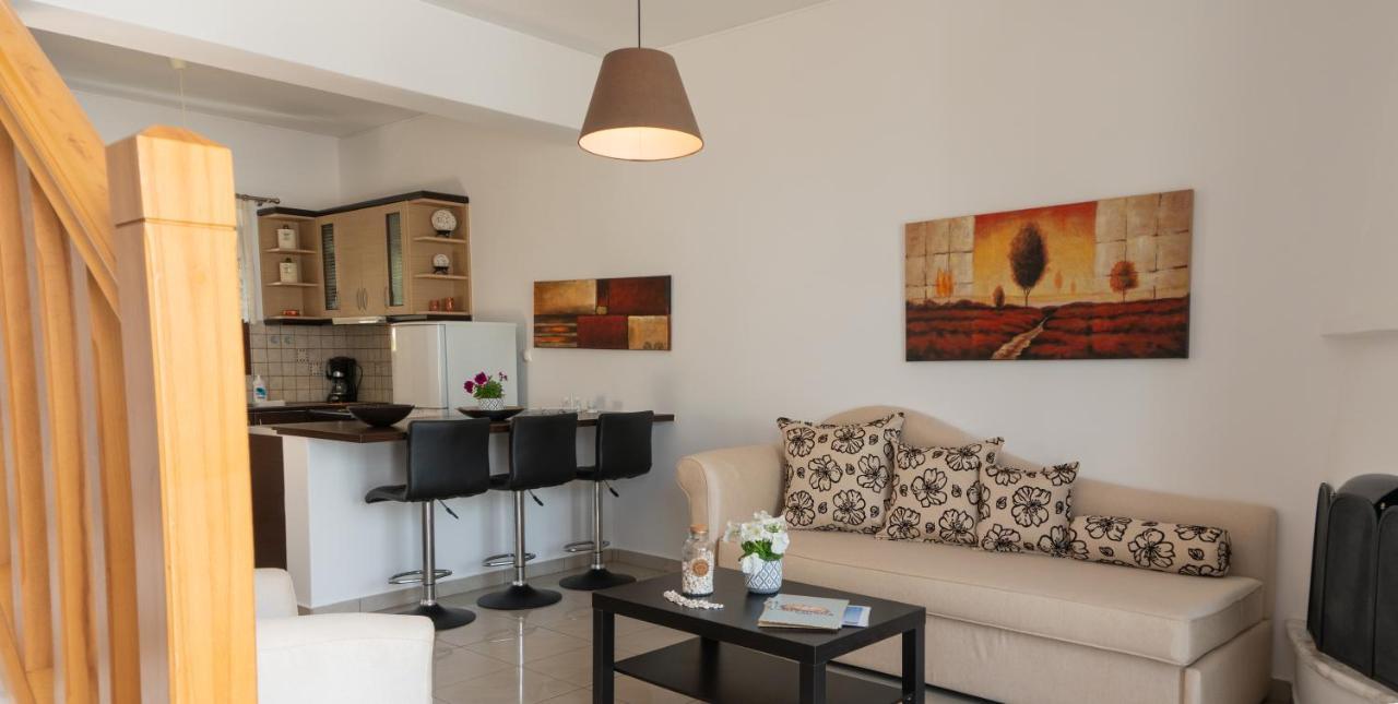 Maestralia Apartment Скирос Екстериор снимка