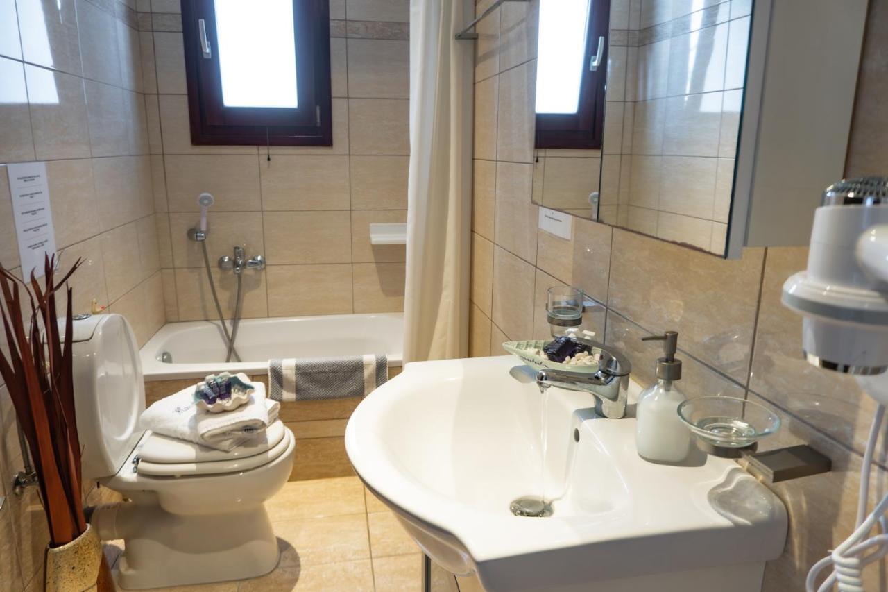 Maestralia Apartment Скирос Екстериор снимка