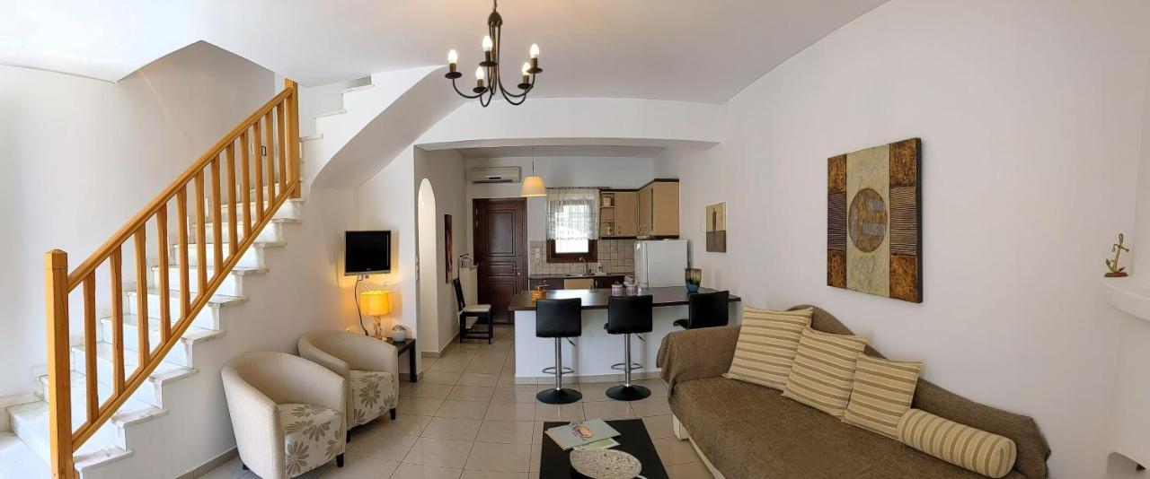 Maestralia Apartment Скирос Екстериор снимка