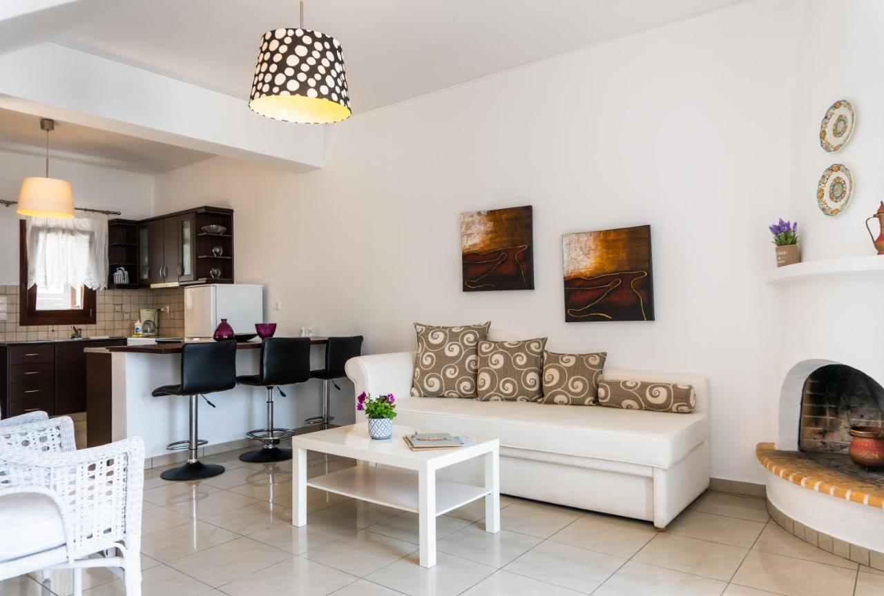 Maestralia Apartment Скирос Екстериор снимка