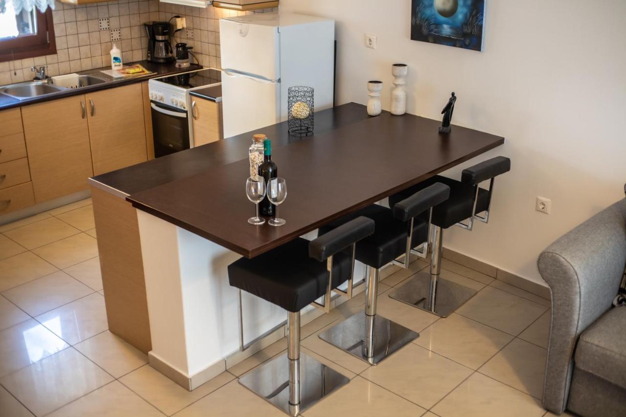 Maestralia Apartment Скирос Екстериор снимка