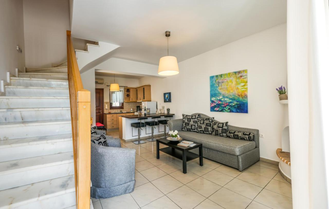 Maestralia Apartment Скирос Екстериор снимка