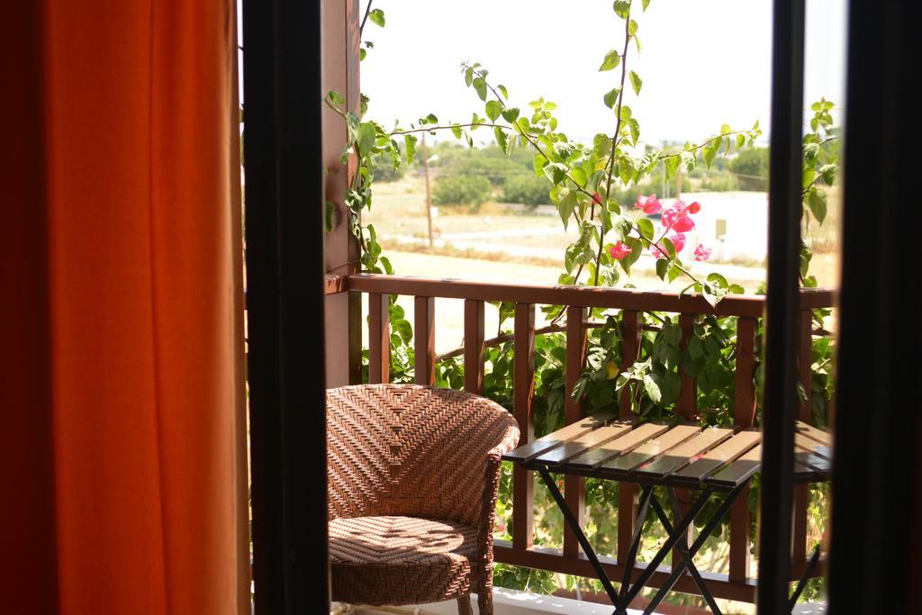 Maestralia Apartment Скирос Екстериор снимка