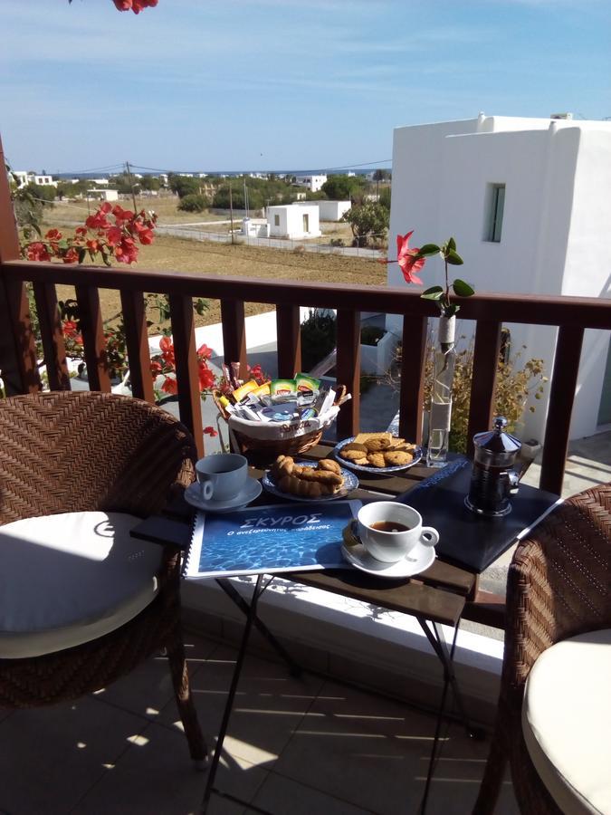 Maestralia Apartment Скирос Екстериор снимка